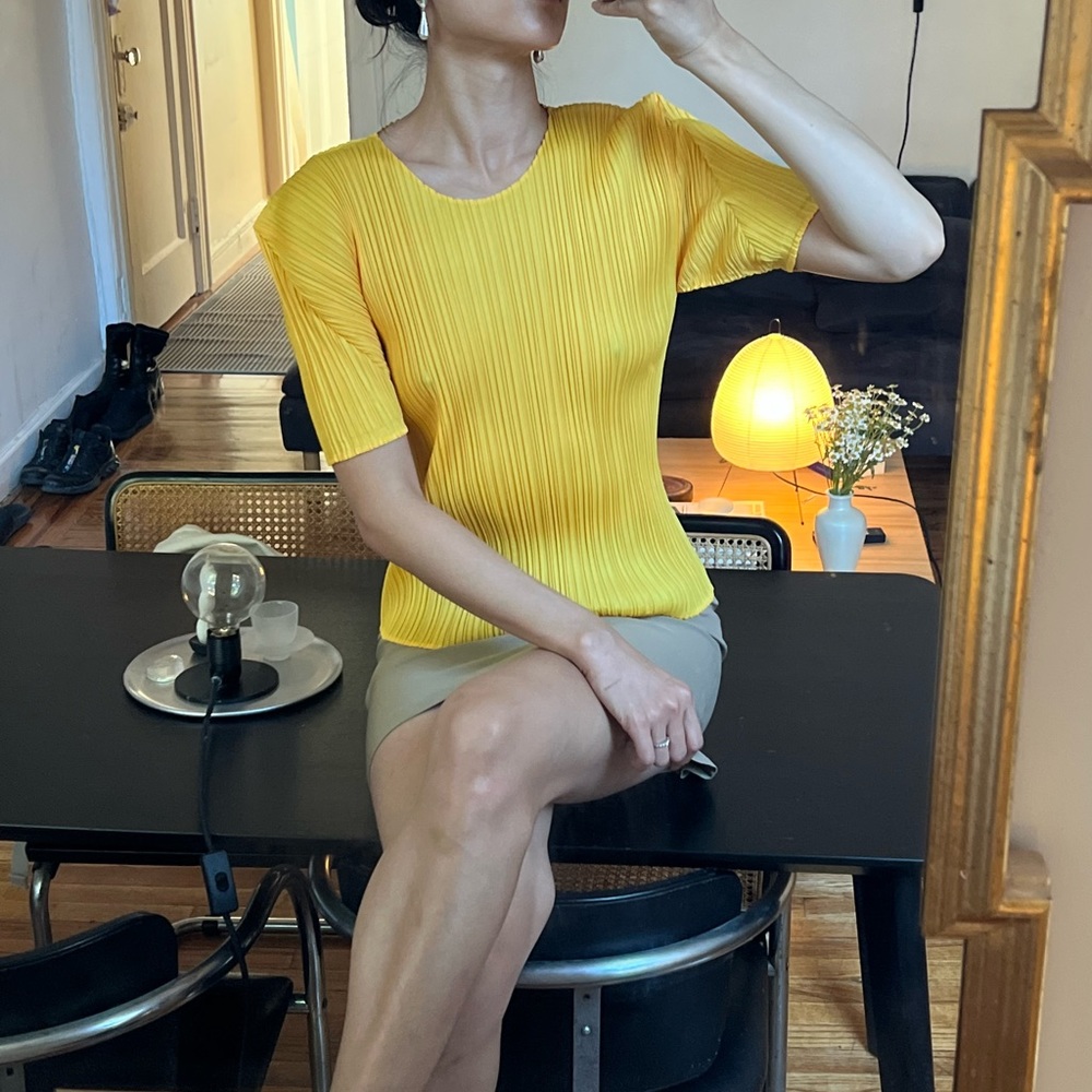 pleats please short sleeves in yellow